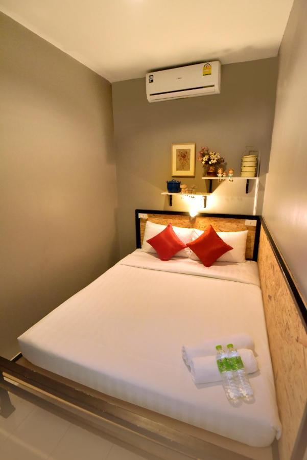 Ok Chic Phuket Hostel Buitenkant foto