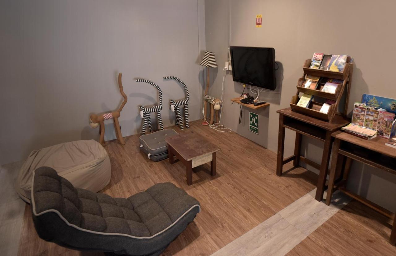 Ok Chic Phuket Hostel Buitenkant foto