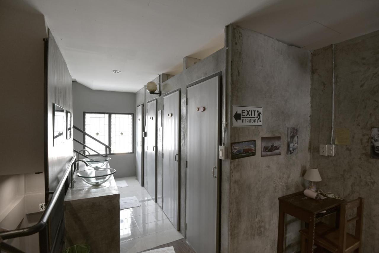 Ok Chic Phuket Hostel Buitenkant foto
