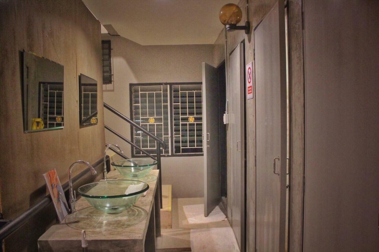 Ok Chic Phuket Hostel Buitenkant foto