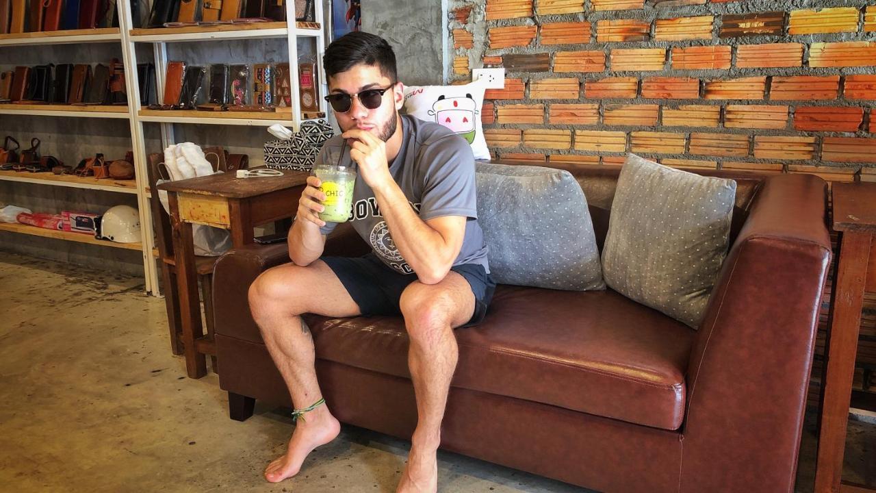 Ok Chic Phuket Hostel Buitenkant foto