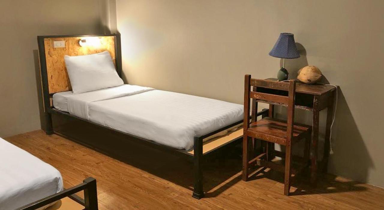 Ok Chic Phuket Hostel Buitenkant foto